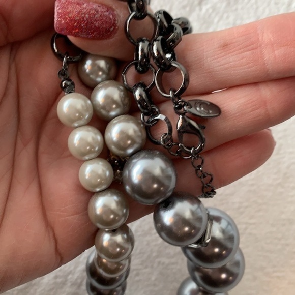 Charming Charlie metallic silver graduated chunky large bead statement necklace - Picture 5 of 7